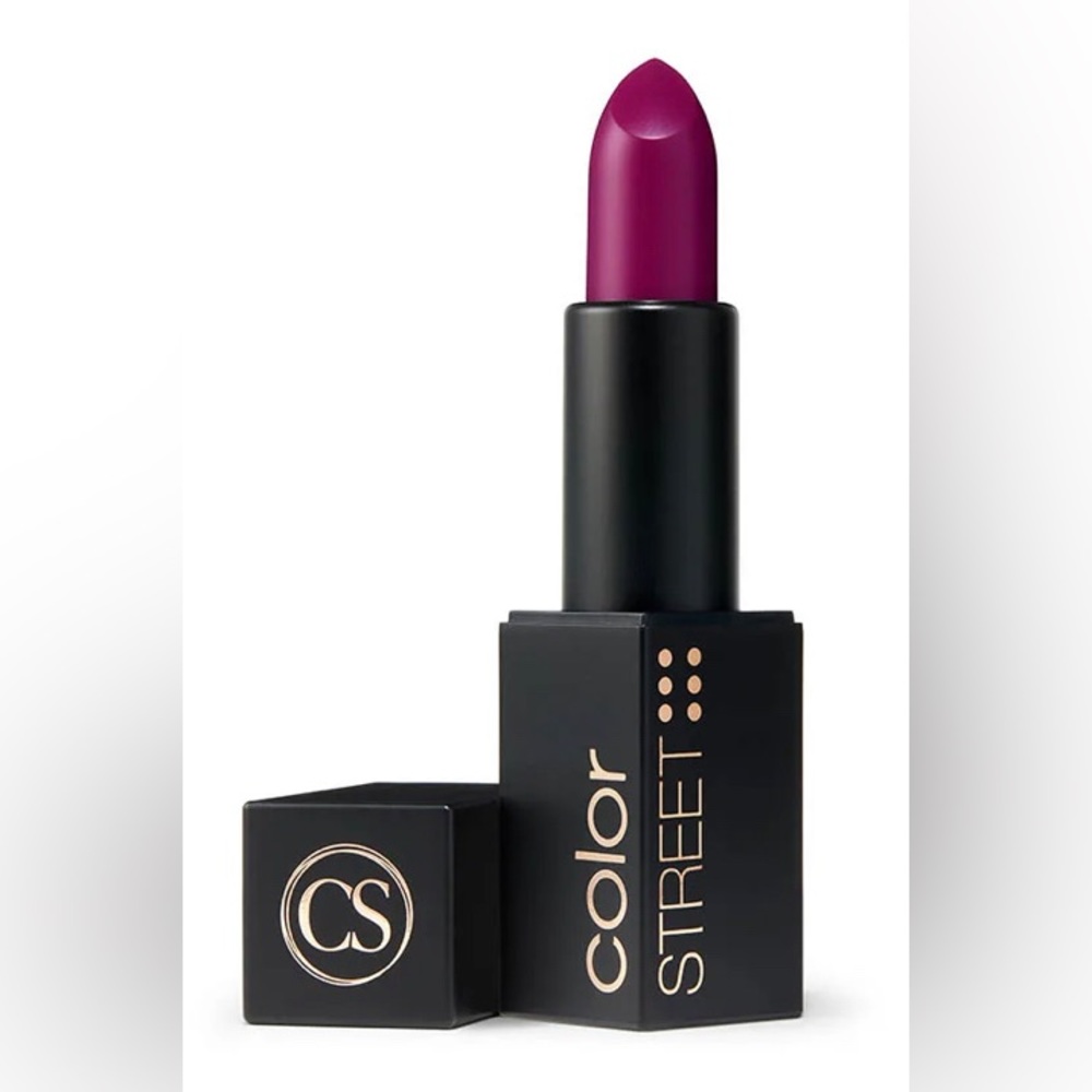 Color street lipstick.